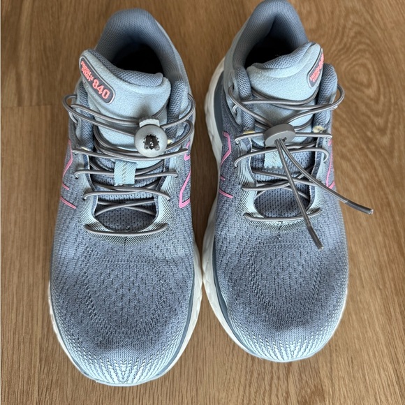 New Balance fresh foam 840 Women's Shoes in Gray and Pink - Picture 2 of 7